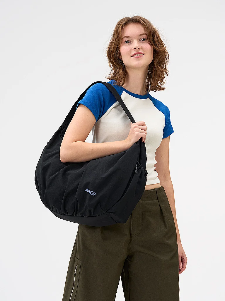 AEVOR Damen Umhängetasche Slouchy 23L schwarz