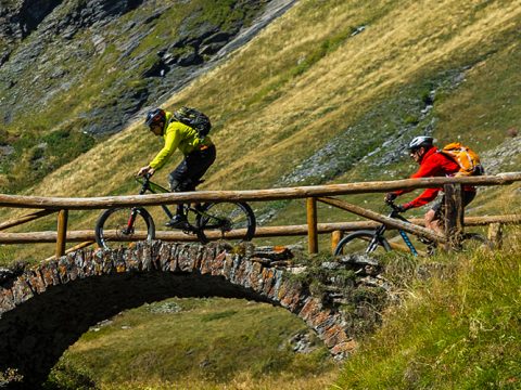 700×500-bike-hike-image1