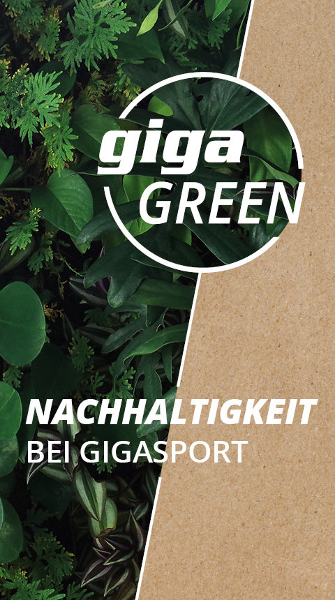 Ein geteiltes Bild mit üppigem grünem Laub links und einem braunen strukturierten Hintergrund rechts. Der Text „giga GREEN“ ist über das Grün gelegt und „NACHHALTIGKEIT BEI GIGASPORT“ steht auf der braunen Seite.