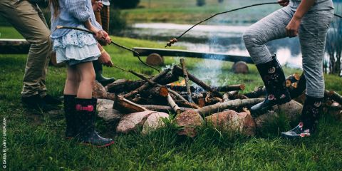 Campen-mit-Kindern-Bild_Lagerfeuer_1120x600