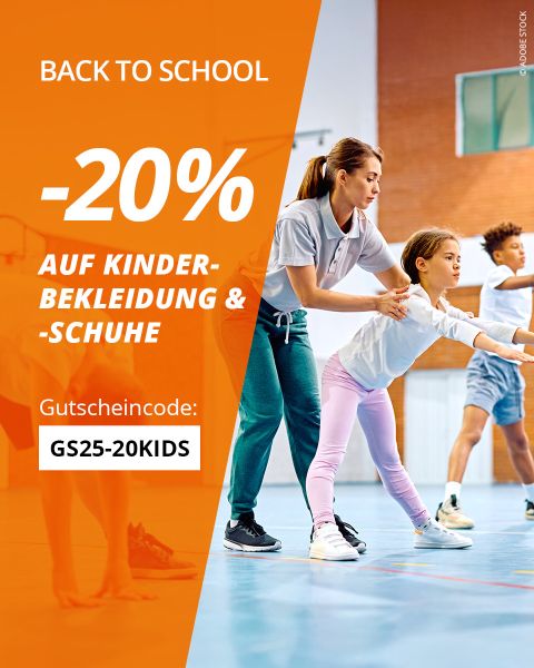 Ein Erwachsener hilft einem Mädchen während einer Turnstunde in einer Sporthalle. Der Text auf dem Bild bietet 20 % Rabatt auf Kinderkleidung und -schuhe mit dem Code GS25-20KIDS. Die Aktion ist mit "Back 2 School" beschriftet.