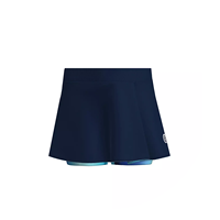Marineblauer Sportrock mit darunter angebrachter blauer Shorts, dargestellt auf einem schlichten weißen Hintergrund.