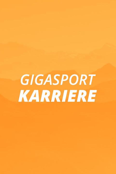 Orangefarbener Hintergrund mit schwachen Bergsilhouetten. Der weiße Text in der Mitte lautet "GIGASPORT KARRIERE".