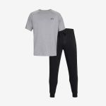 Ein graues, kurzärmeliges Sport-T-Shirt und eine schwarze Jogginghose auf weißem Hintergrund.