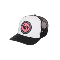 Pastellfarbene Snapback-Mütze mit Netzrücken und abstraktem Blattmuster in Grün, Orange und Lila auf weißem, kreisförmigem Hintergrund.