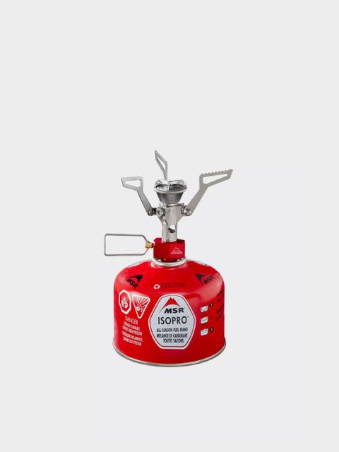 Tragbarer Gaskocher mit orangefarbener Hülle und der Aufschrift „Primus Lite+“ auf einer roten Brennstoffkartusche. Oben auf hellgrauem Hintergrund steht der Text „KOCHER & ZUBEHÖR“.