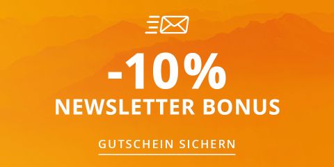 Symbol eines weißen Briefumschlags mit Geschwindigkeitslinien auf einem orangefarbenen Hintergrund mit Farbverlauf und schwachen Bergsilhouetten.