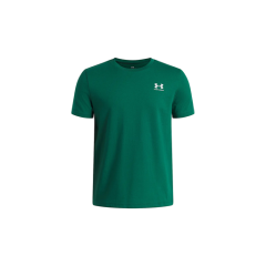 Grünes Kurzarm-T-Shirt mit einem weißen Under Armour-Logo auf der linken Brust, das auf einem weißen, runden Hintergrund abgebildet ist.