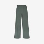 Weit geschnittene, hoch taillierte, salbeigrüne Hose mit elastischem Bund, von hinten auf einem schlichten weißen Hintergrund abgebildet.