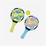 Zwei bunte Paddel mit dem Text "SUMMERSPLASH" und einem gelben Ball, entworfen für Strand- oder Outdoor-Paddelspiele, auf weißem Hintergrund.