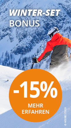 Skifahrer in rot-schwarzem Outfit fährt einen verschneiten Berghang hinunter, im Hintergrund Bäume. Text: „WINTER-SET BONUS“ und „-15% MEHR ERFAHREN“ auf einem orangefarbenen Kreis.