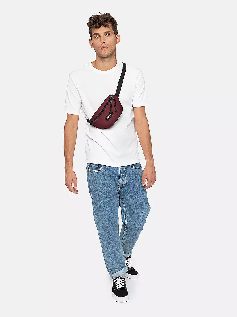 EASTPAK | Bauchtasche Springer | dunkelrot
