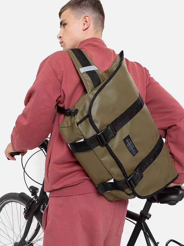 EASTPAK | Umhängetasche Messer Bike 15L | olive