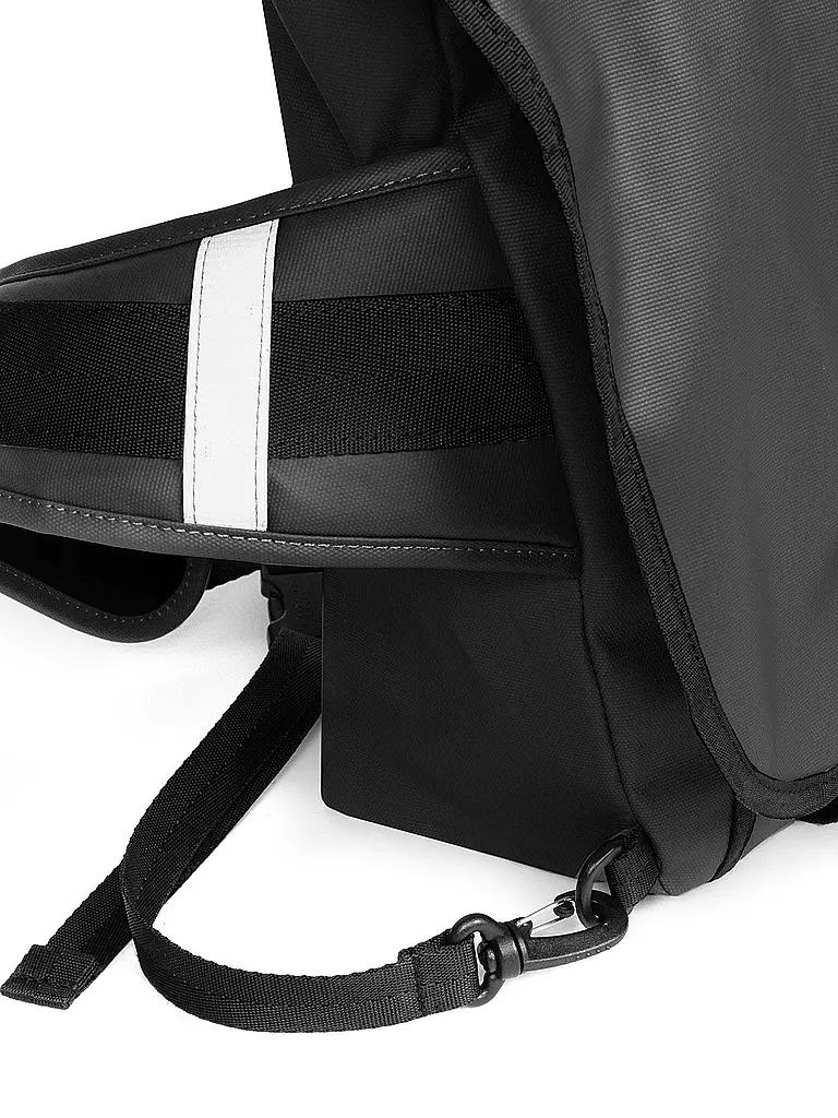 EASTPAK | Umhängetasche Messer Bike 15L | schwarz