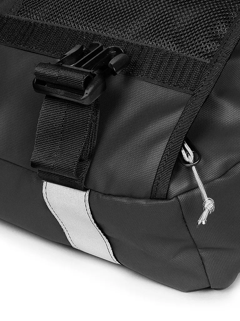 EASTPAK | Umhängetasche Messer Bike 15L | schwarz