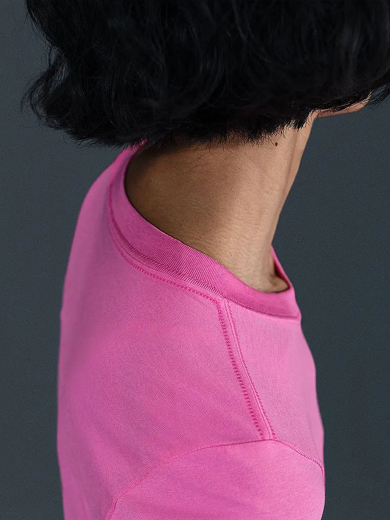 NIKE | Damen T-Shirt Sportswear Chill Knit | Beere
