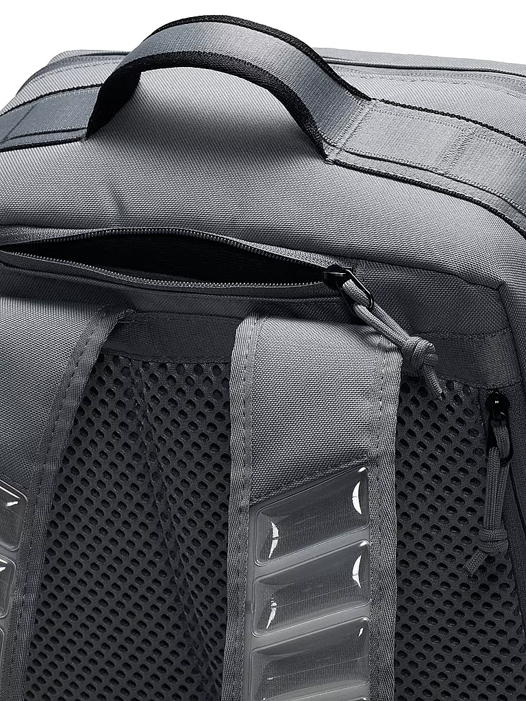 NIKE | Trainingsrucksack Utility Speed 27L | grau