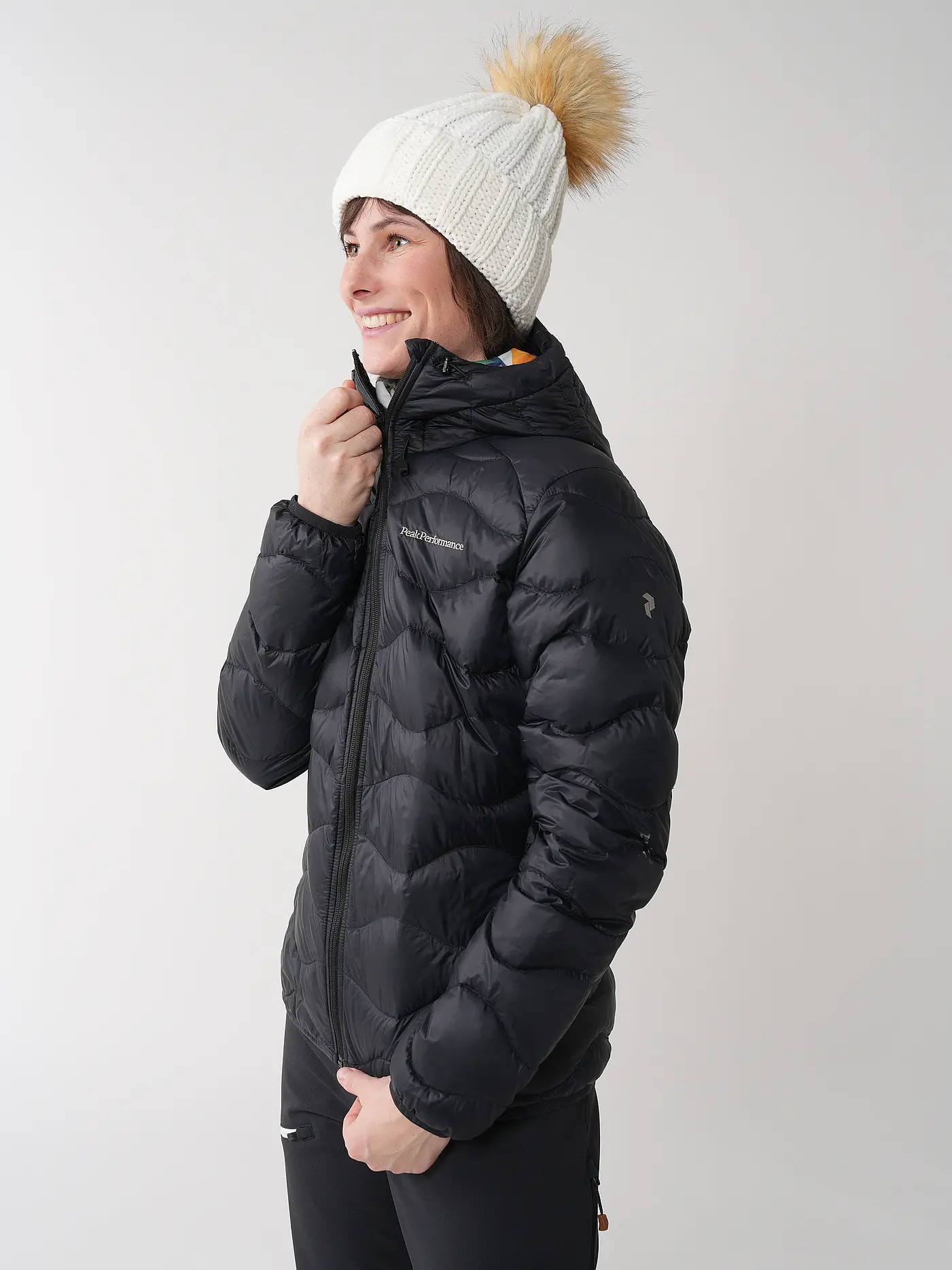 PEAK PERFORMANCE | Damen Daunenjacke Helium Down Hoodie | schwarz