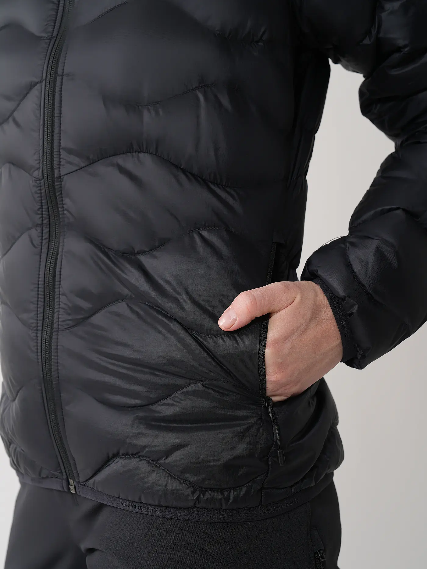 PEAK PERFORMANCE | Damen Daunenjacke Helium Down Hoodie | schwarz