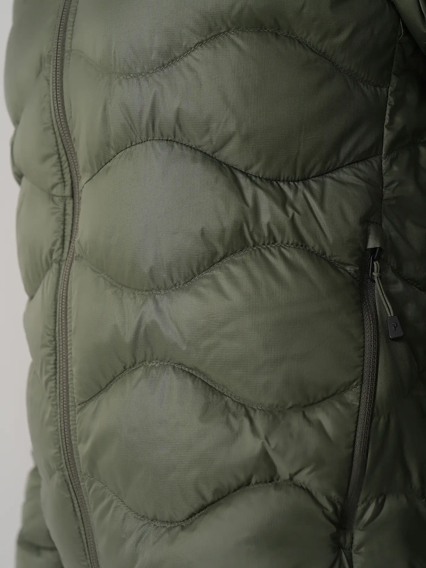 PEAK PERFORMANCE | Damen Daunenjacke Helium Down Hoodie | olive
