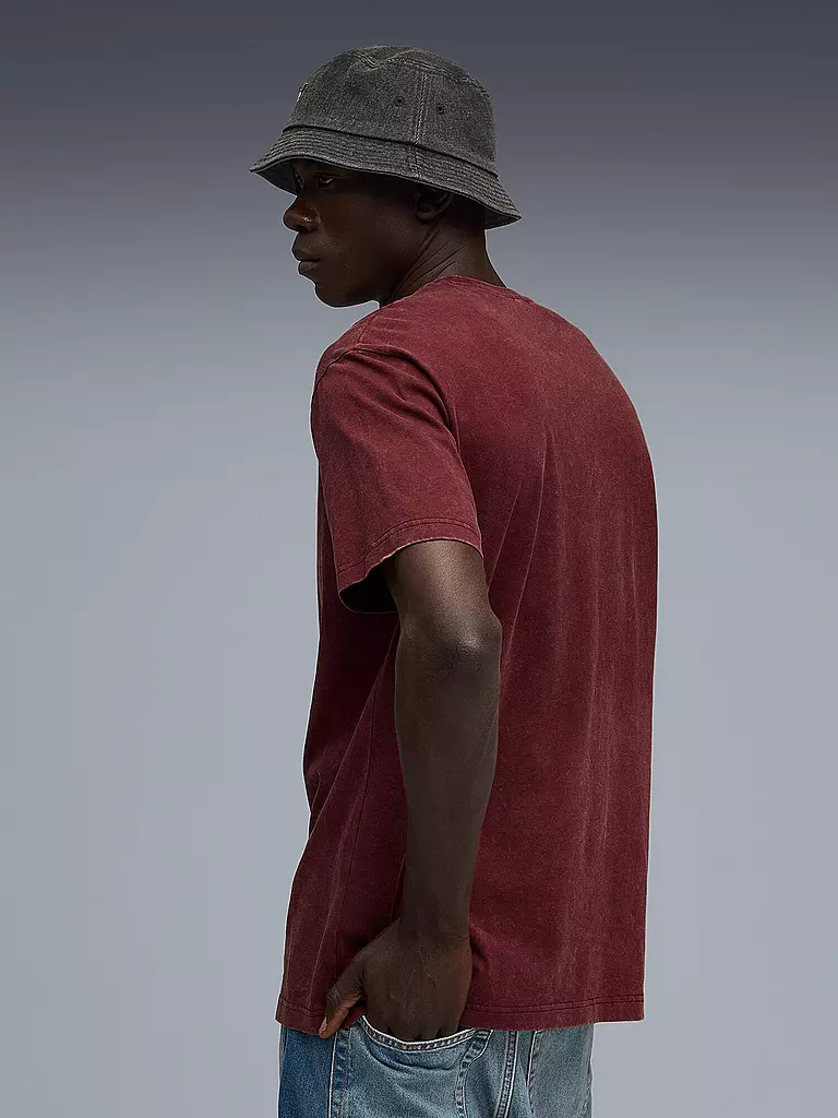 PUMA | Herren T-Shirt ESS ELEVATED Relaxed Wash | dunkelrot