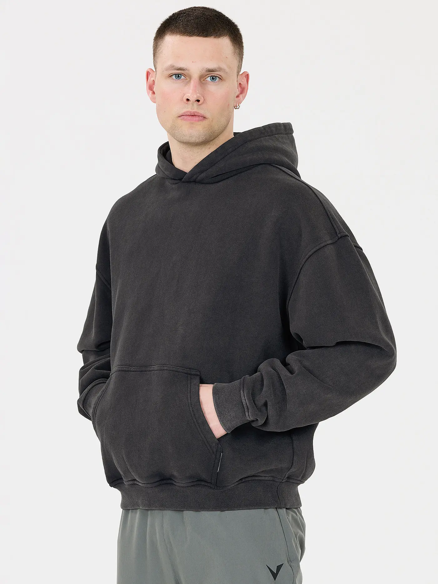 VIRTUS | Herren Hoodie LLyod Washed | schwarz